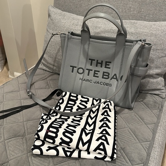 Marc Jacobs The Leather Medium Tote
Bag - Picture 3 of 13